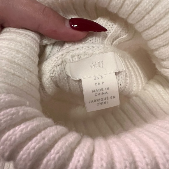H&M off white sweater - Picture 2 of 7